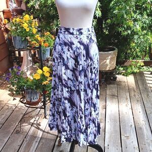 Time and Tru Pleated Skirt